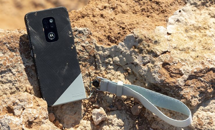 Motorola Defy - the hard fruit of cooperation with Bullitt 