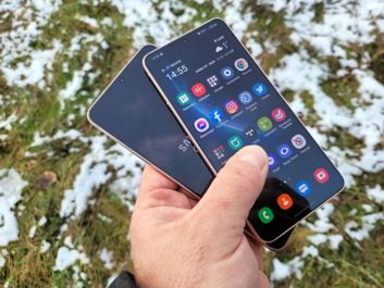 Samsung Galaxy S21 and Galaxy S21+ Samsung Galaxy S21 and Galaxy S21+