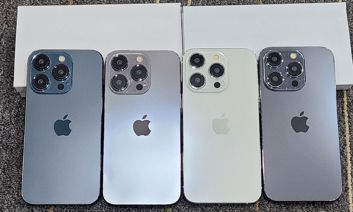 Maquettes de l'iPhone 15 en trois versions de couleur Maquettes de l'iPhone 15 en trois versions de couleur