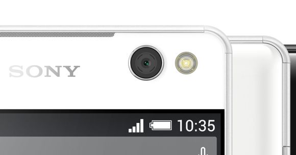 The front camera with 13 megapixels from at close range