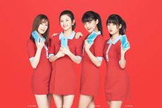 Azafatas adorables presentan Xiaomi Redmi 5 y Xiaomi Redmi 5 Plus