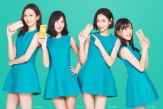Azafatas adorables presentan Xiaomi Redmi 5 y Xiaomi Redmi 5 Plus