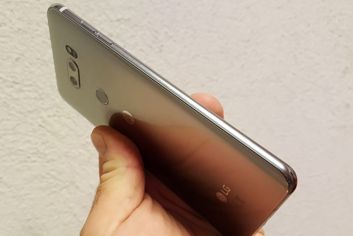 LG V30