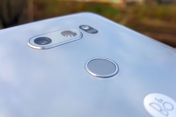 LG V30