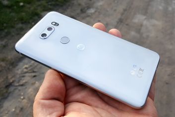 LG V30