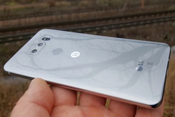 LG V30