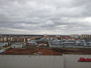 Comparing photos from the standard and wide angle lenses