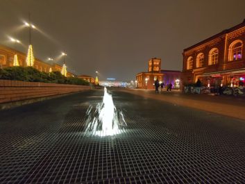 Comparing photos from the standard and wide angle lenses