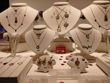 Comparing photos from the standard and wide angle lenses