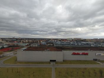 Comparing photos from the standard and wide angle lenses