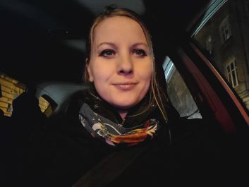 Sample selfies (with standard and wide-angle lenses)