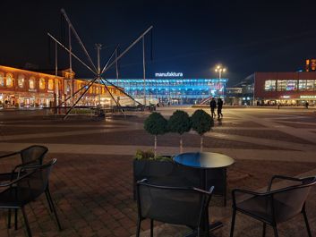 Photos in auto and night modes